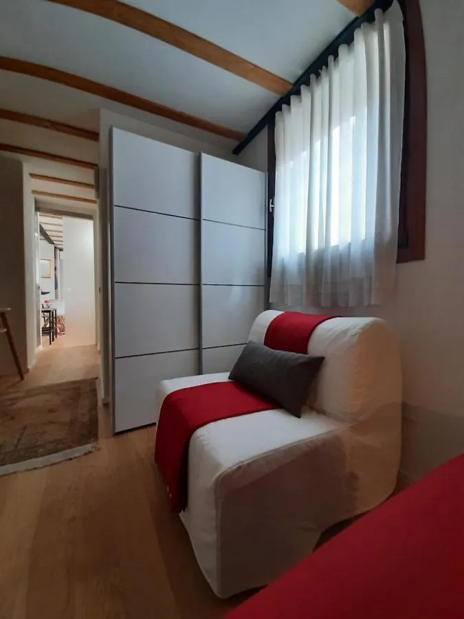 Mini Contra' Dei Servi - Vicenza Apartment 0*,  Italy